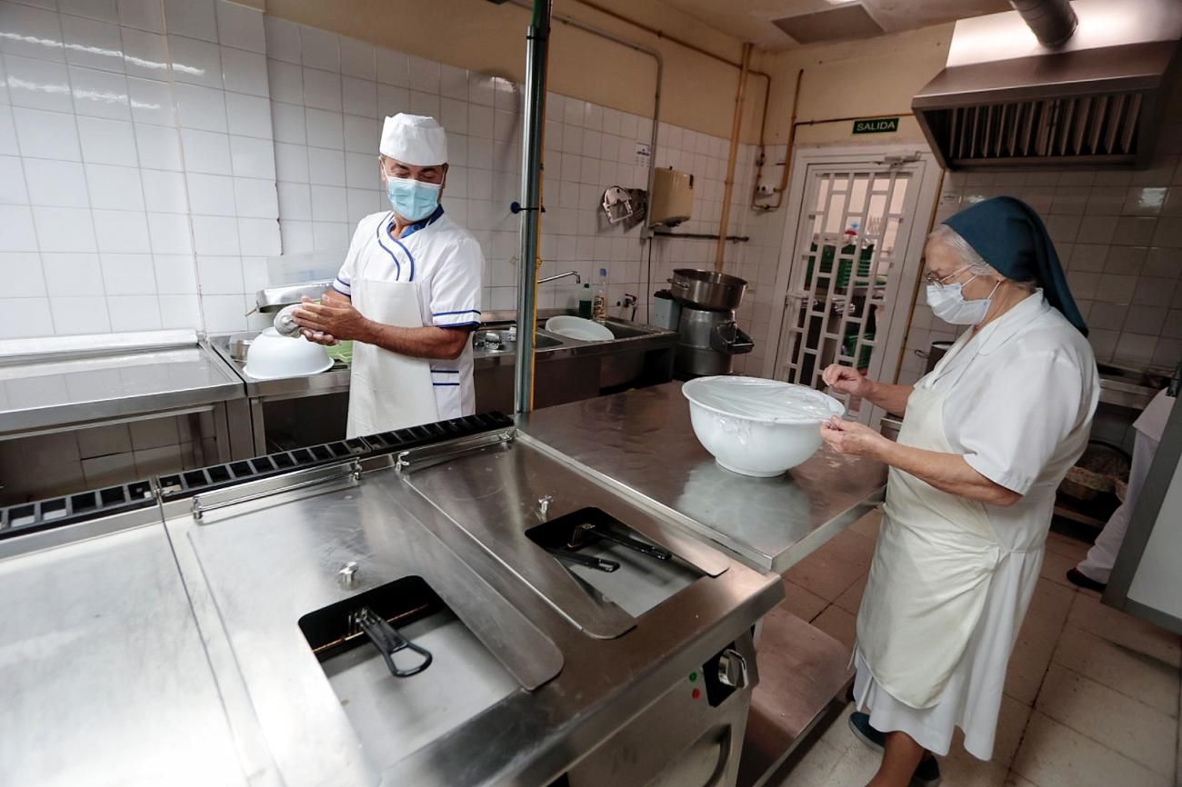 El comedor social La Milagrosa retoma los almuerzos a colectivos sin recursos