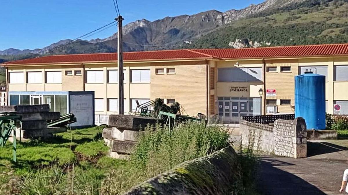 El Colegio Jovellanos, en Panes.