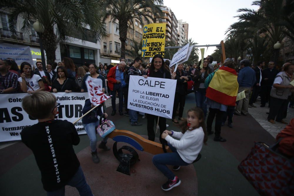 Protesta contra el plurilingüismo en Alicante