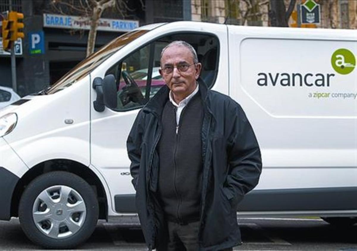 Nou servei 8 Sala, amb una de les furgonetes d’Avancar. Nou servei 8 Sala, amb una de les furgonetes d’Avancar.