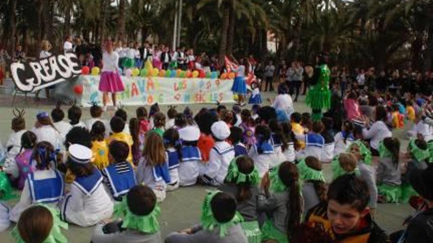 Los escolares de «Reyes Católicos» y «San Antonio» de La Hoya se volcaron con el Carnaval.