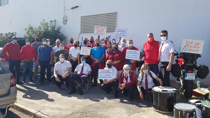Los guagüeros de Lanzarote Bus aplazan la huelga mientras buscan un acuerdo con la empresa