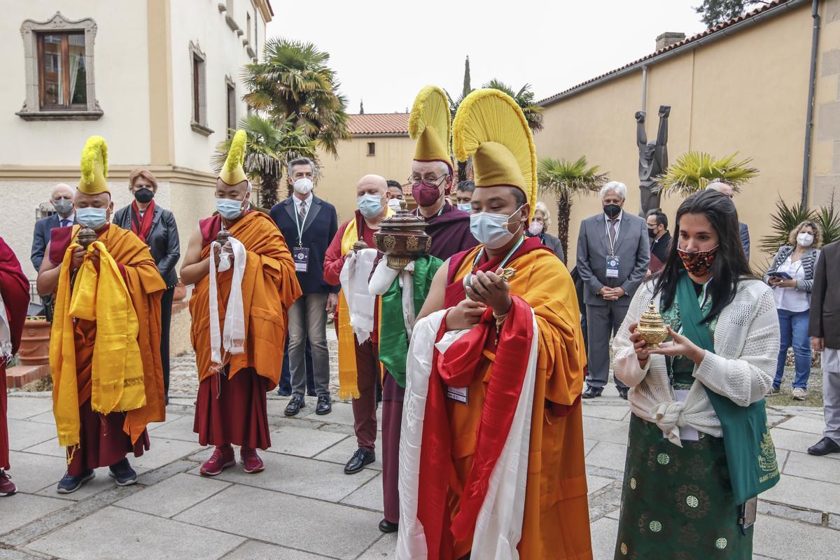 Budistas en una de sus visitas a Cáceres.