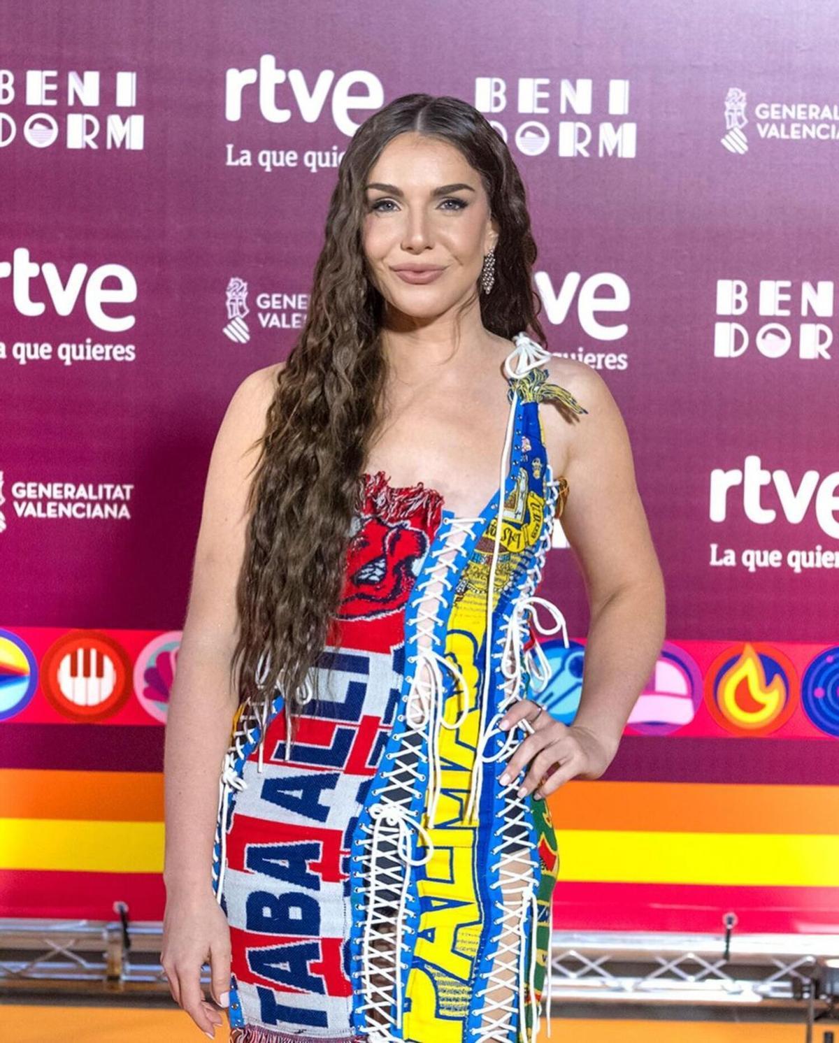 Inés Hernand,en la alfombra naranja del Benidorm Fest.