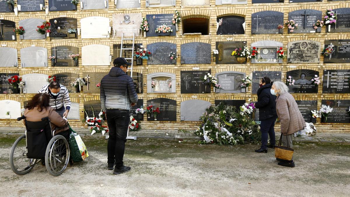 Todos los Santos en el cementerio de Torrero