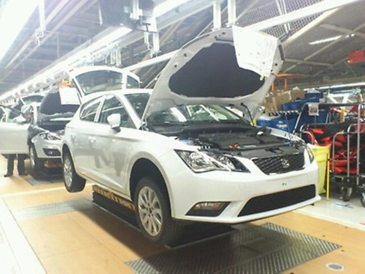 El nou Seat León entra en la línia de producció, a la planta de Martorell. El nou Seat León entra en la línia de producció, a la planta de Martorell.