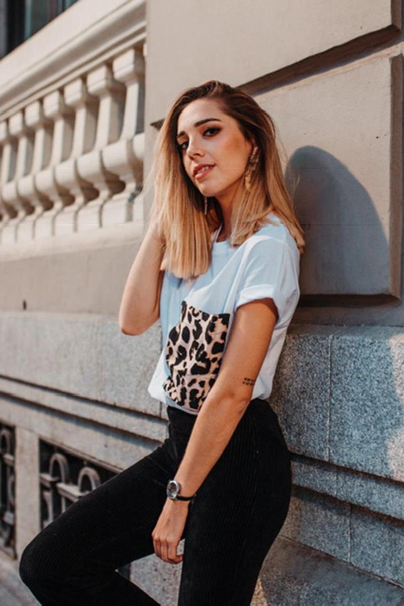 Camiseta con bolsillo animal print