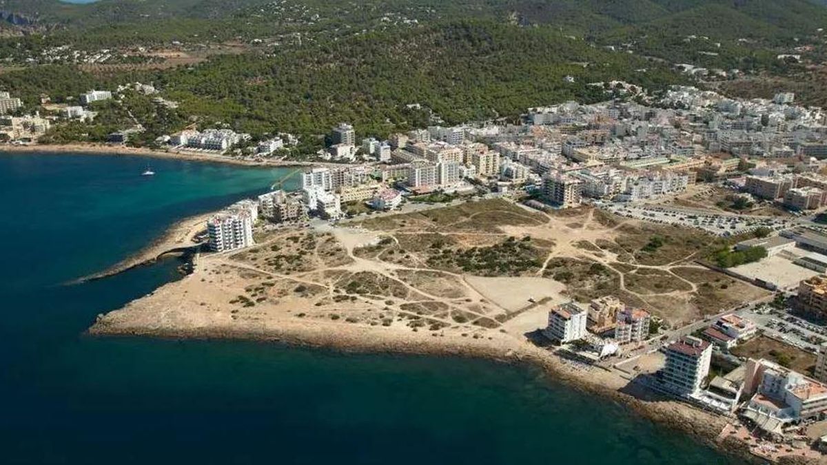 Vista aérea de la zona de ses Variades, en primera línea de costa, en una imagen de archivo.