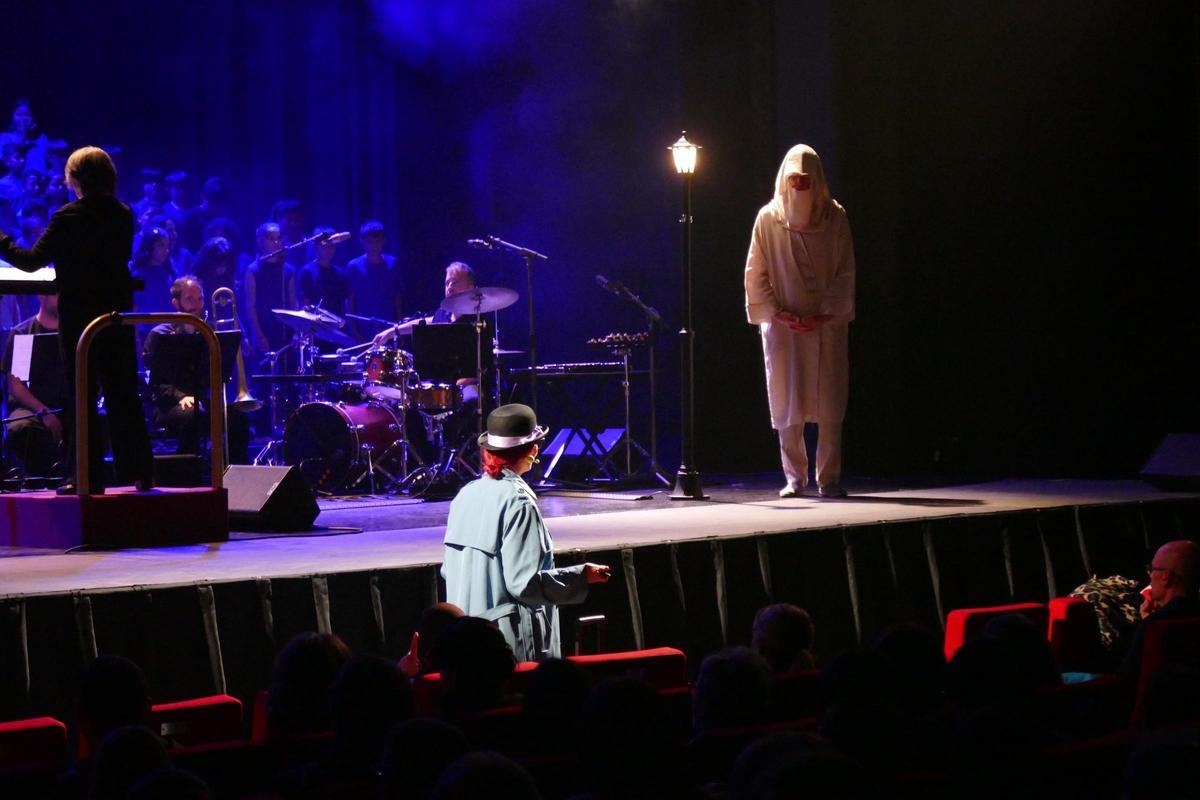 EN IMATGES | "L'últim rellotge" del Cantània arriba al Teatre El Jardí de Figueres