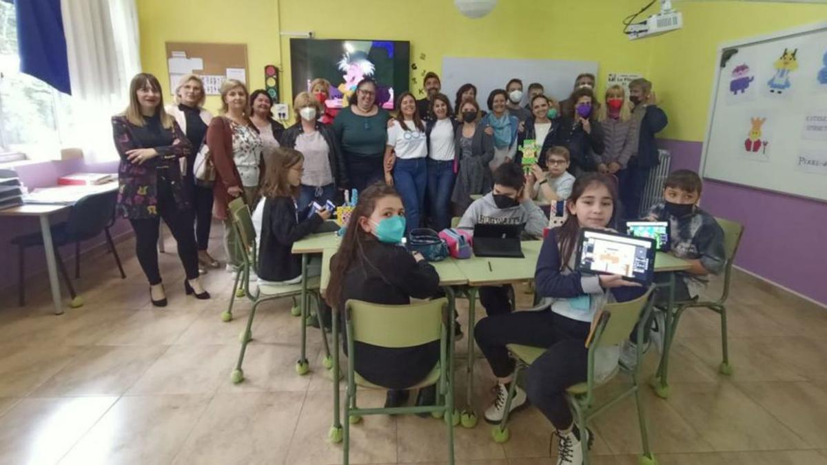 Alumnos y profesores de Rioturbio, Hungría, Rumanía e Italia en un aula del colegio. | D. O. 