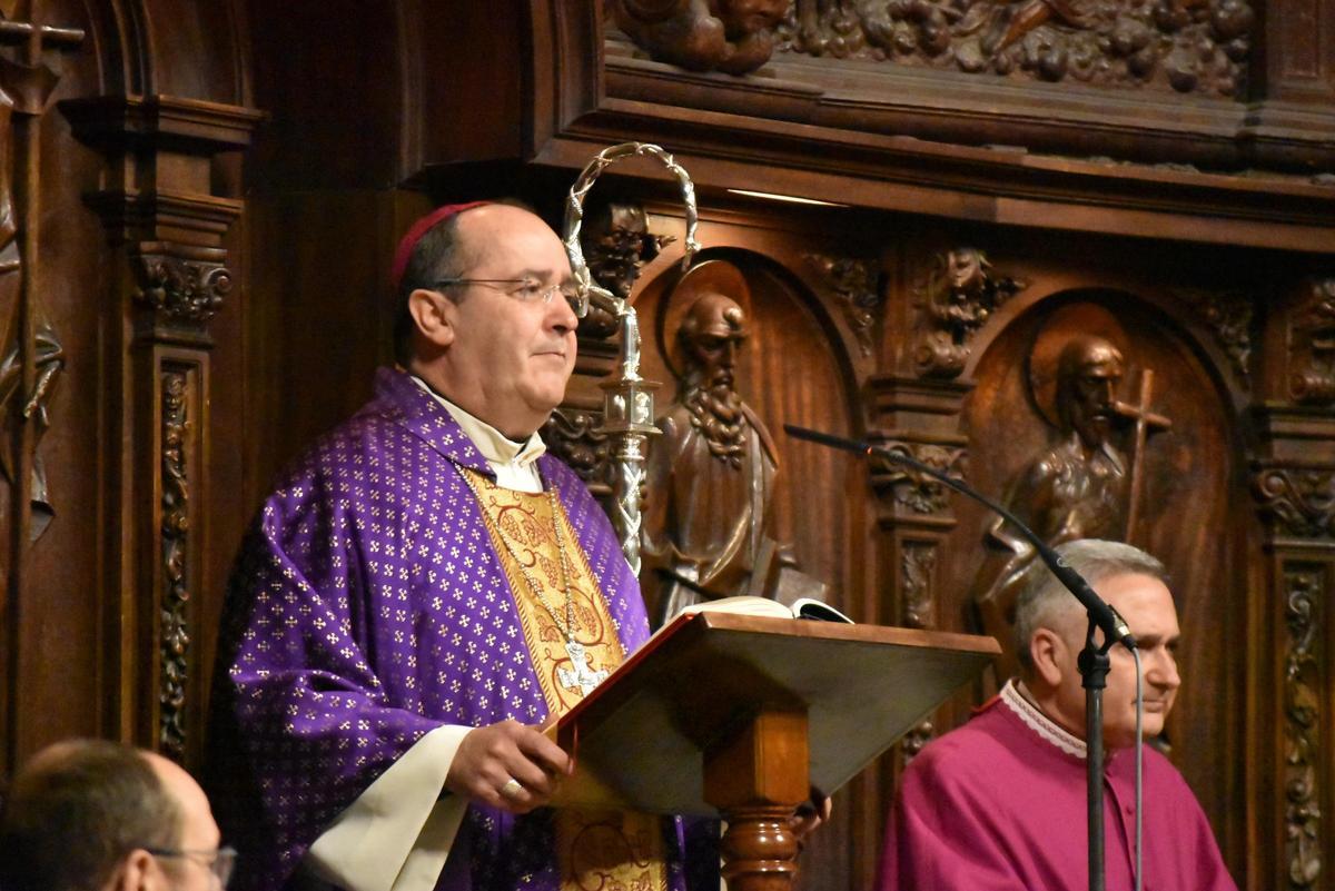 Galería | Cáceres celebra el Miércoles de Ceniza en la Concatedral de Santa María.
