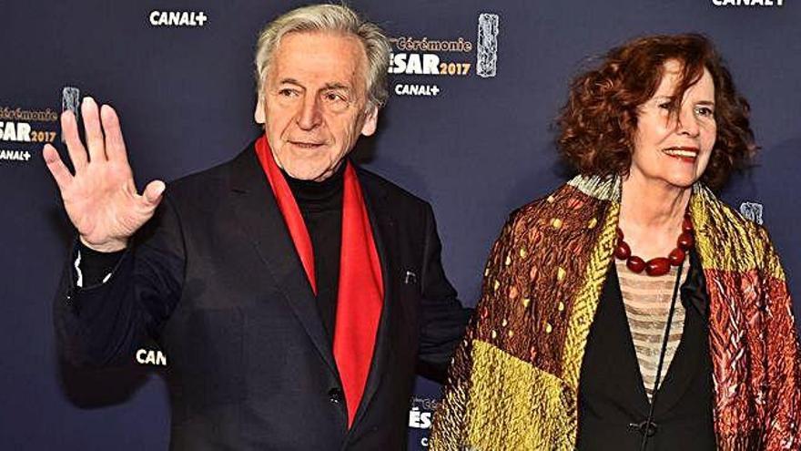 Costa-Gavras junto a su mujer Michele Ray-Gavras, en París en 2017.