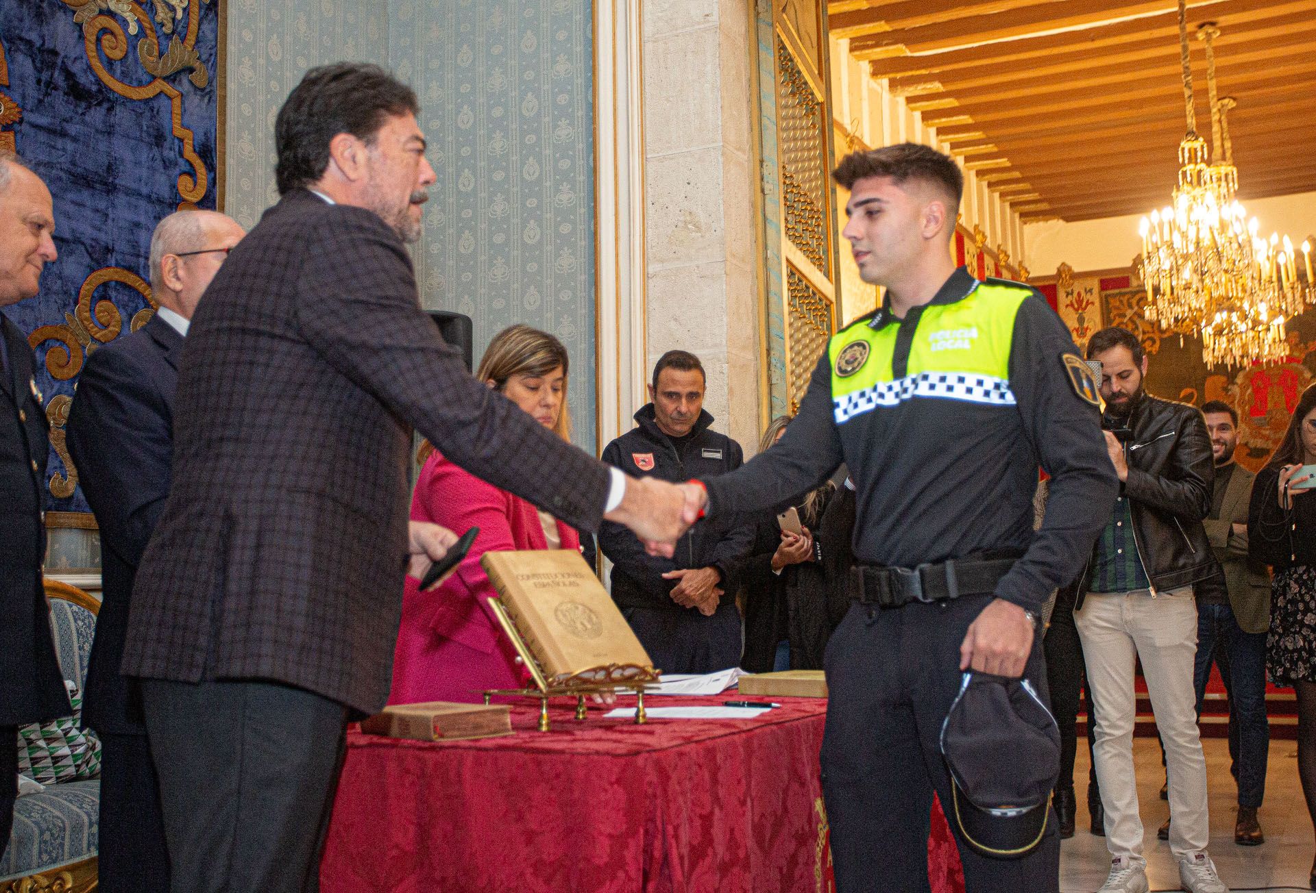 Toma de posesión de 22 Policías Locales y 15 Bomberos