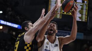 80-78. El Real Madrid sufre para llegar tranquilo a Málaga