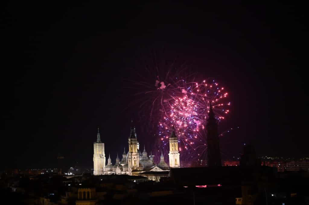 Los fuegos artificiales ponen un bonito broche final a las Fiestas del Pilar 2025