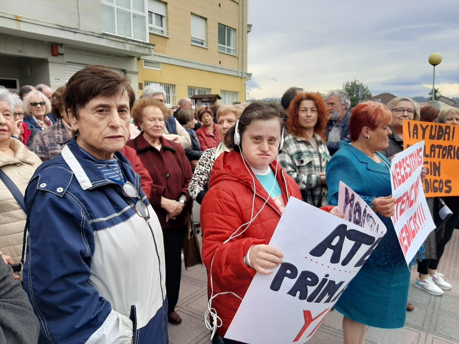 El Berrón se echa a la calle para reclamar más médicos