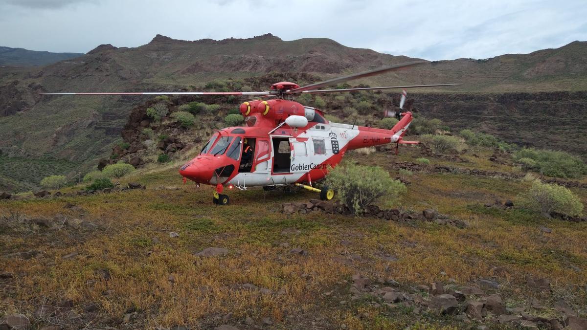 El helicóptero del GES en Santa Lucía que intervino en el rescate del escalador.