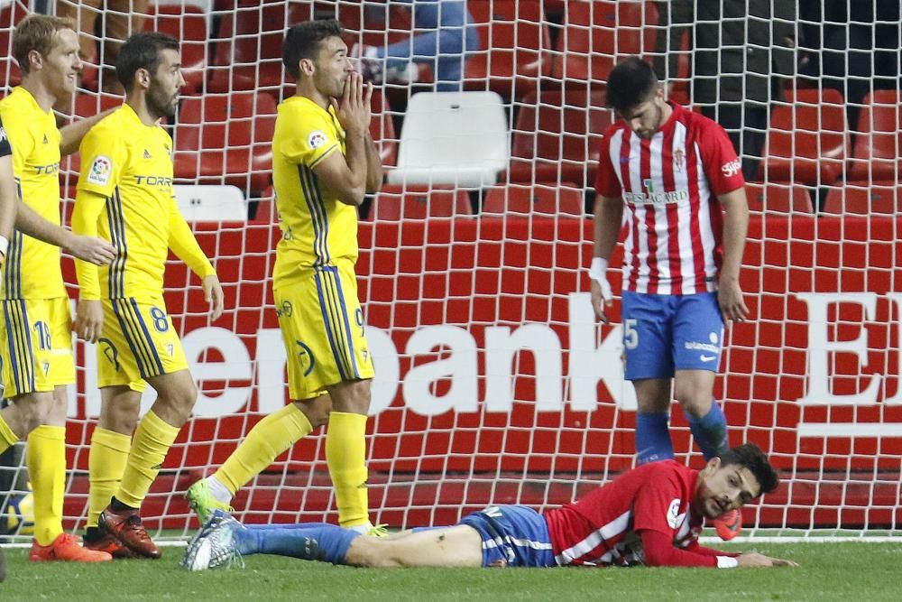 El partido entre el Real Sporting y el Cádiz, en imágenes