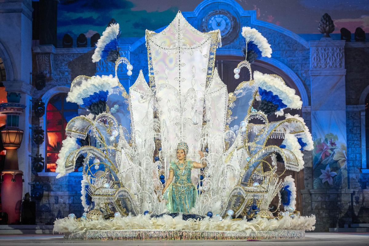 9. Lara Rodríguez Lorenzo, con la fantasía 'Lágrimas de Sal', de la Asociación Cultural del Carnaval de Los Realejos Nira y Arganda Lorenzo Padrón, representando a Malidente SLU y Repsol Palo Blanco