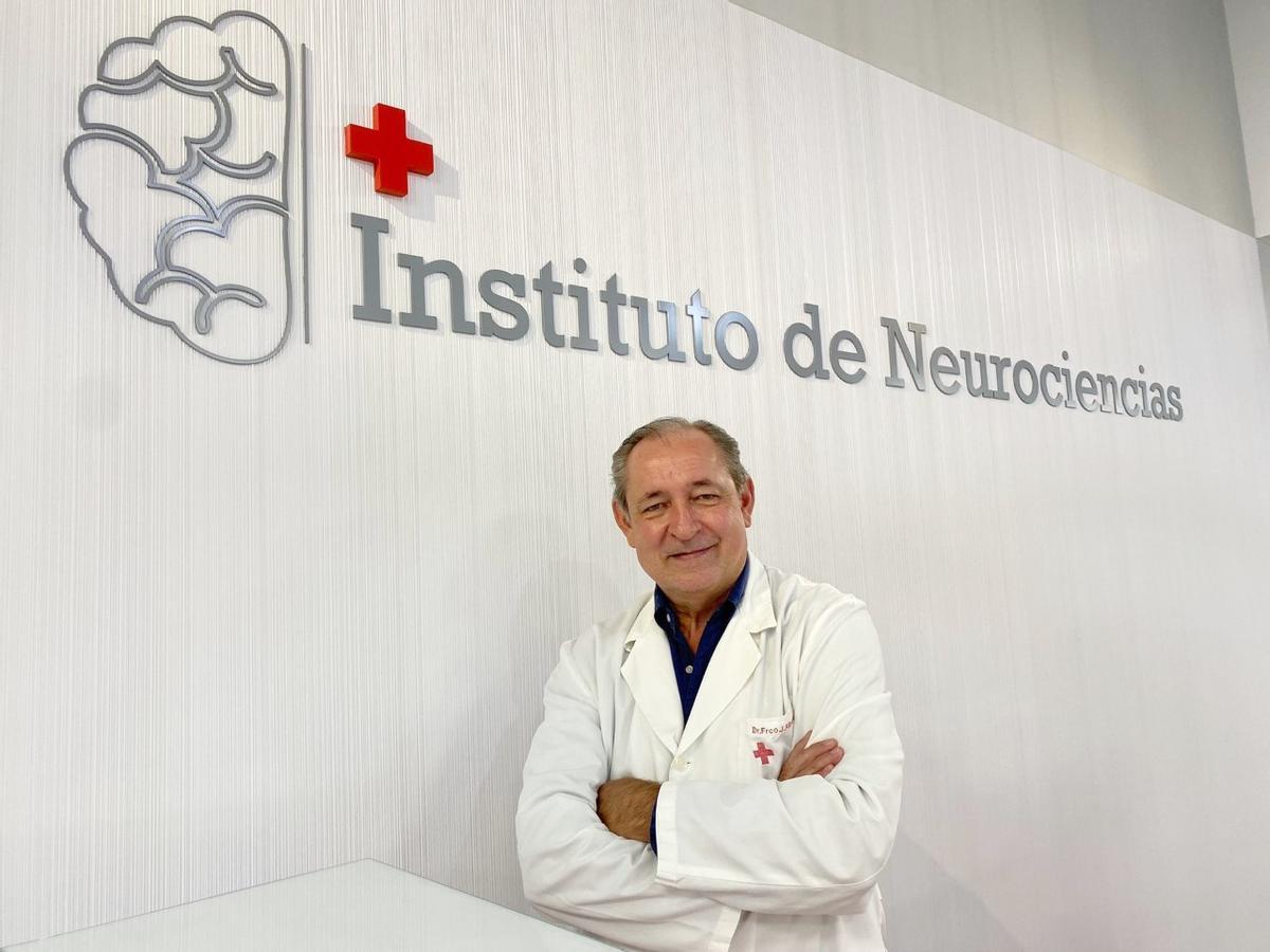 El doctor Javier Alberca, del Instituto de Neurociencias del hospital Cruz Roja de Córdoba.