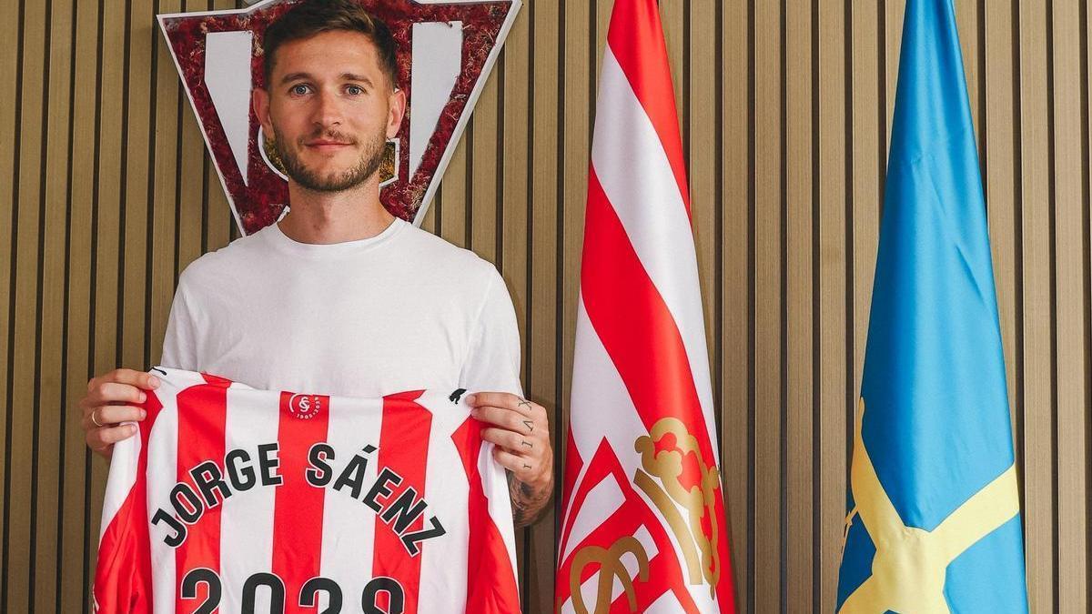 El tinerfeño Jorge Sáenz de Miera, en su presentación como fichaje del Sporting.