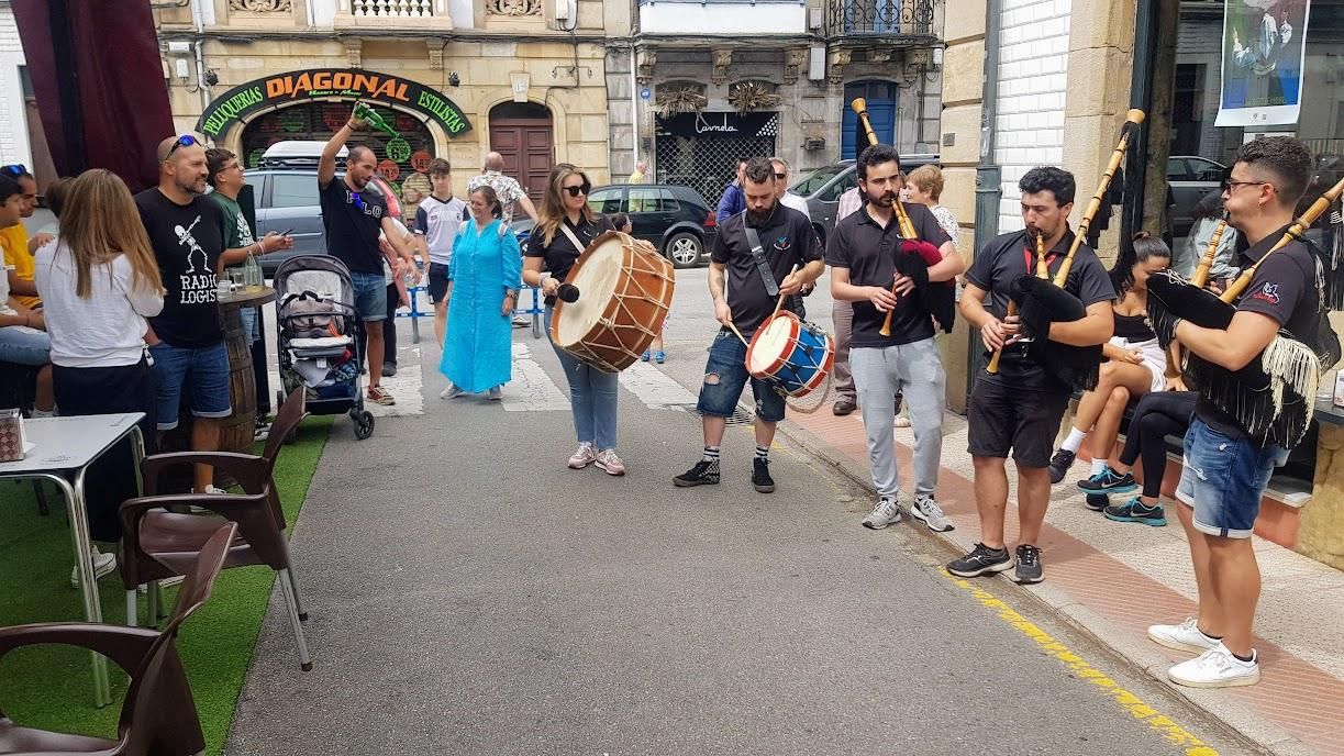 En imágenes: Villaviciosa, lleno por gaitas