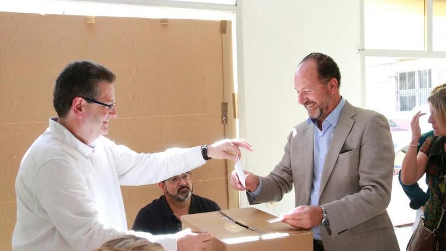 Dámaso Aparicio gana las elecciones con 464 votos y presidirá el PP de Orihuela