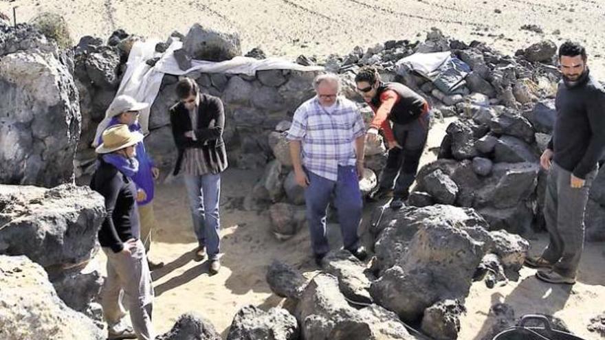 Excavaciones esta semana en el yacimiento del Fiquinineo, en la zona del jable de Teguise. | lp/dlp