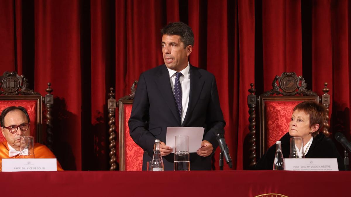 El president Carlos Mazón durante su discurso en la Universitat de València con motivo de la apertura del curso universitario.