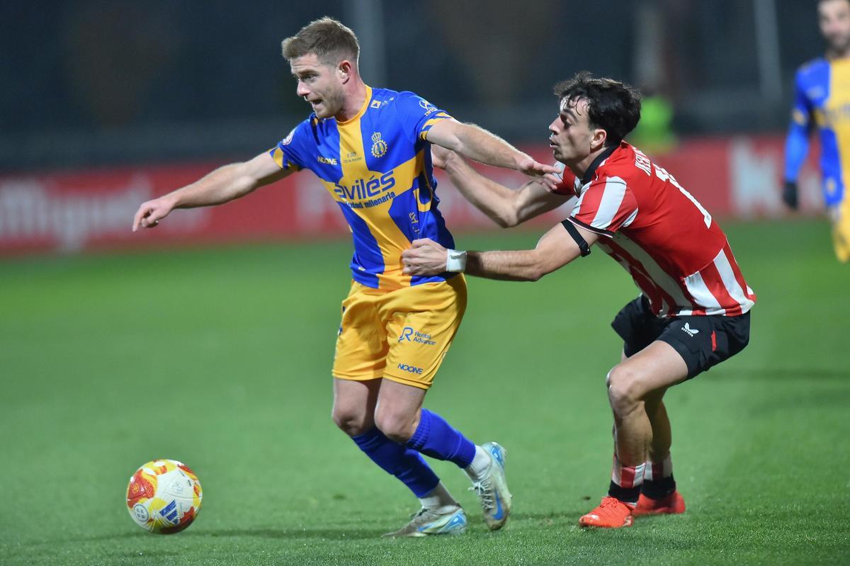 Imágenes del encuentro ente el Bilbao Athletic y el Real Avilés