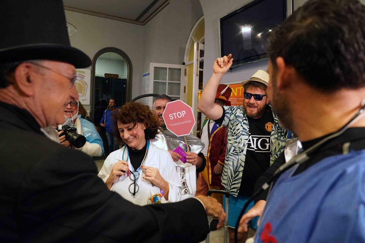 Los disfraces de la final de COAC del Carnaval de Málaga de 2024