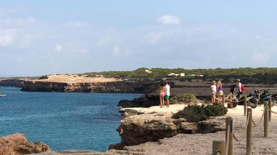 La mujer se ha despeñado por acantilados de Cala Saona, en Formentera.