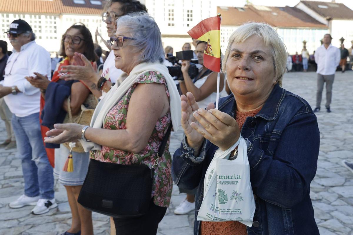 Cientos de personas se movilizan en Santiago para mostrar su apoyo a Ceuta Cientos de personas se movilizan en Santiago para mostrar su apoyo a Ceuta