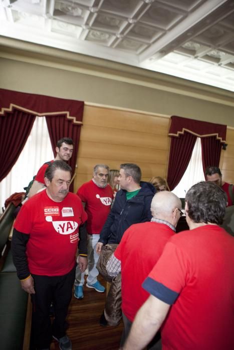 Encierro en el Ayuntamiento de Langreo por el centro de discapacitados