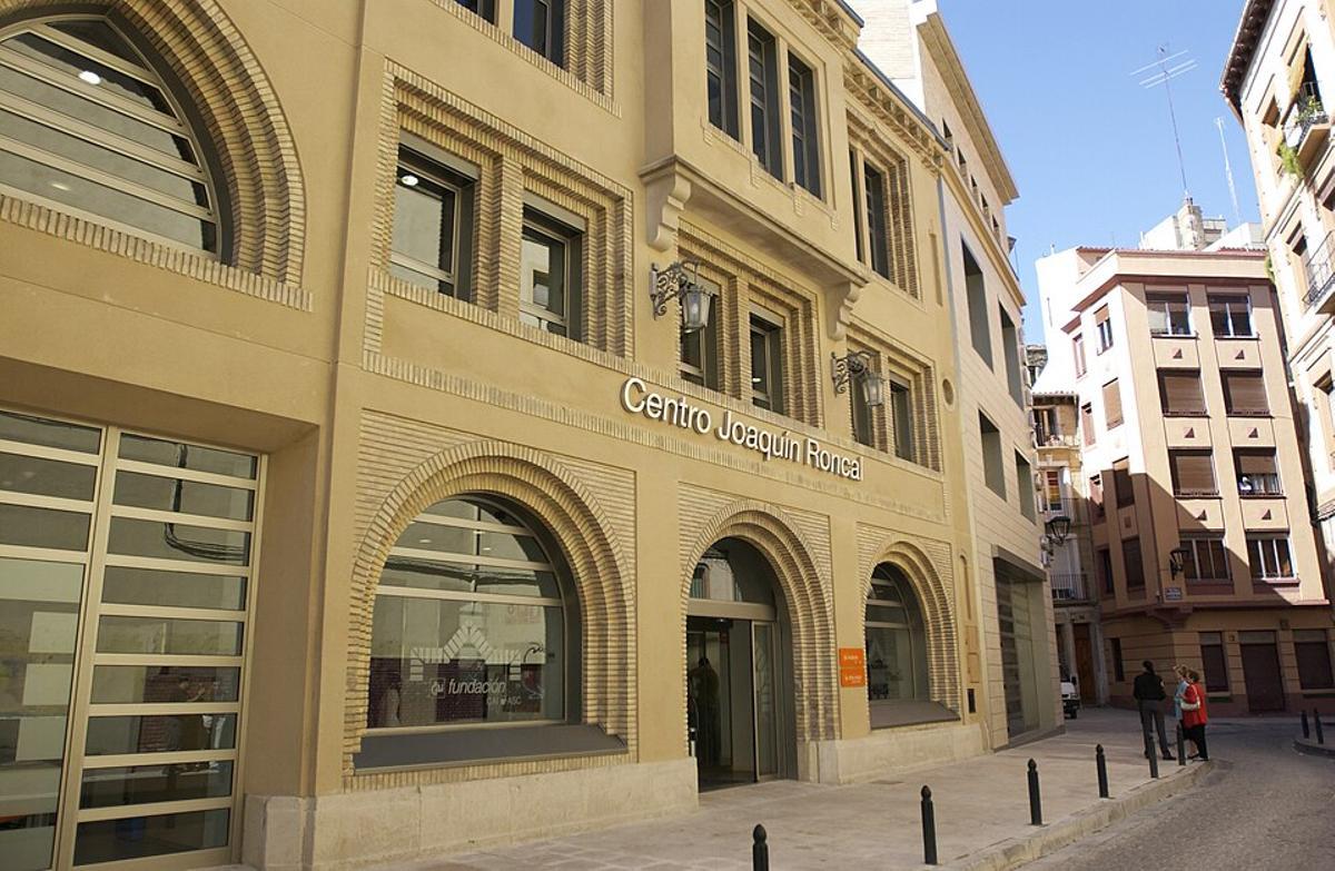 Acceso al centro Joaquín Roncal, perteneciente a la Fundación CAI.