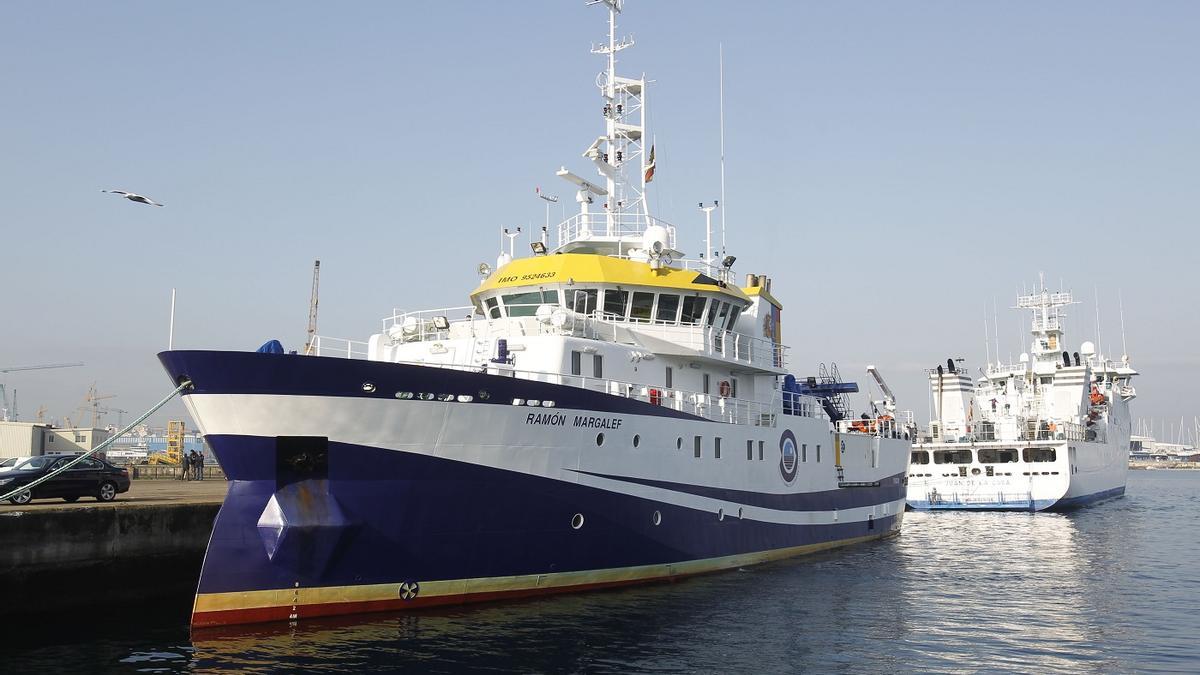 El buque Ramón Margalef, atracado en el puerto de Vigo