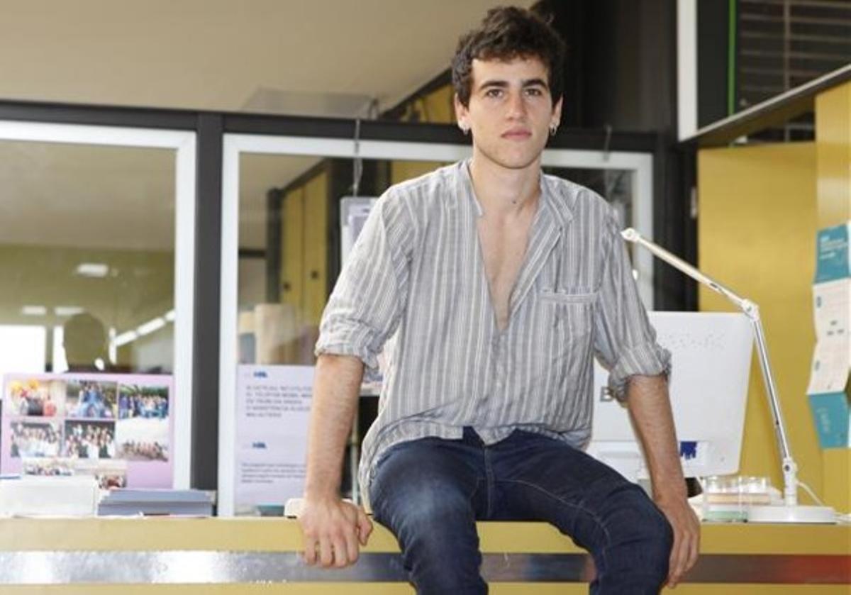 L’actor Àlex Monner, durant la presentació de la segona temporada de ’Polseres vermelles’, de TV-3. L’actor Àlex Monner, durant la presentació de la segona temporada de ’Polseres vermelles’, de TV-3.