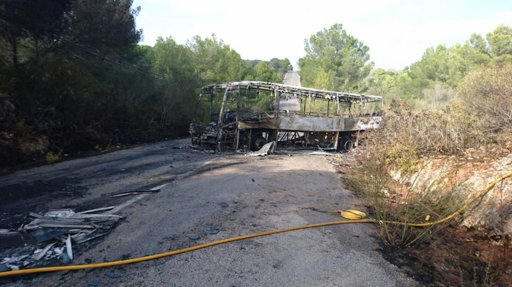 Arde un autocar en Cala Murada