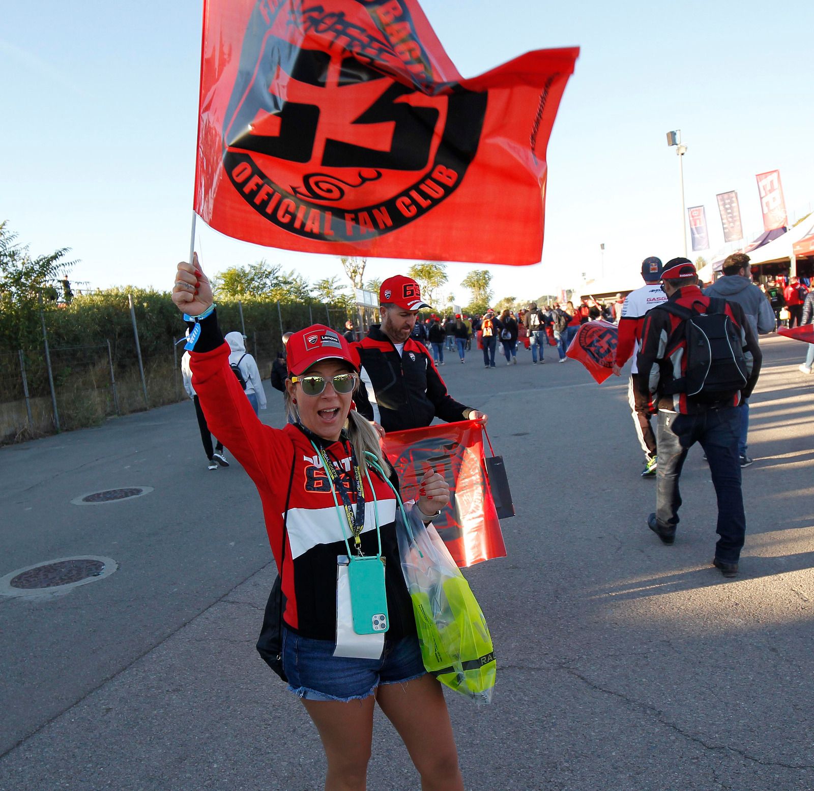 Ambiente en Cheste con las carreras de Moto2 y Moto3