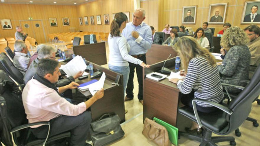 La reunión se celebró en el salón de plenos.