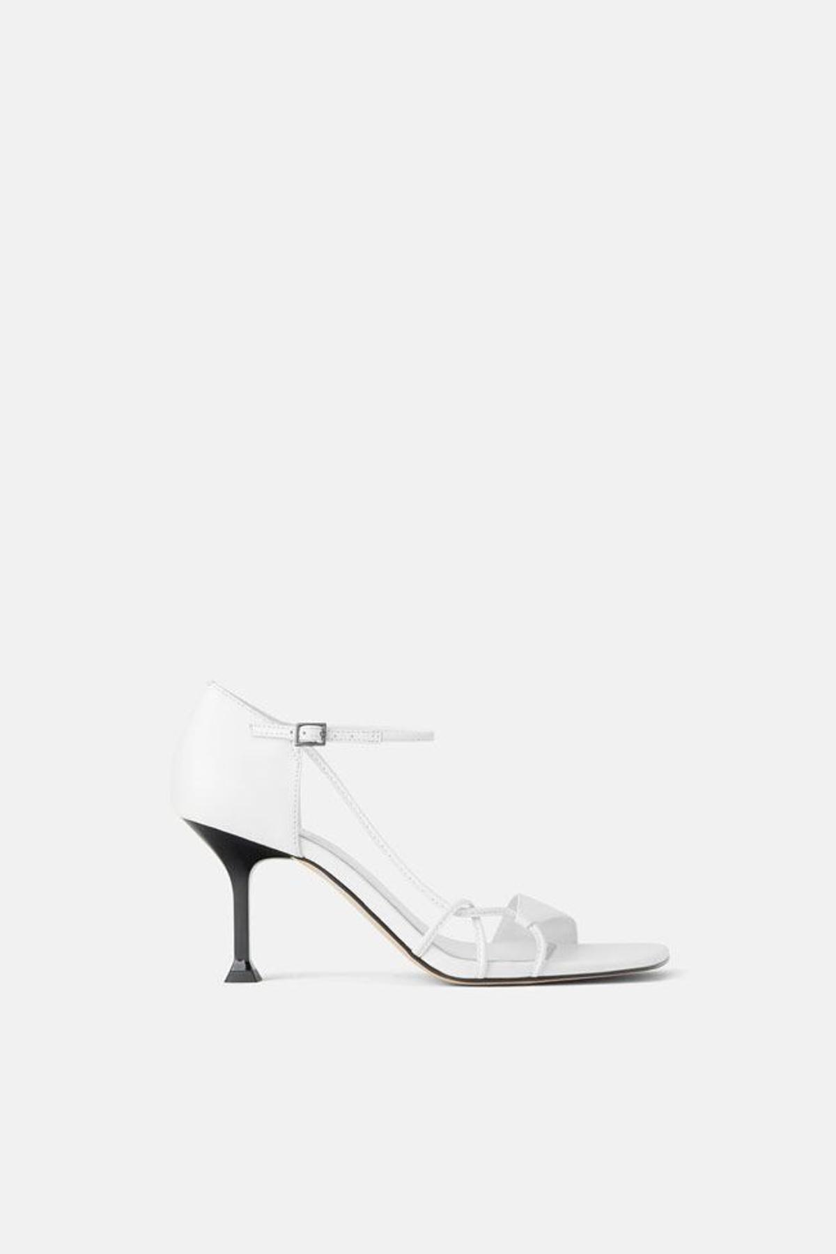 Sandalia blanca de Zara