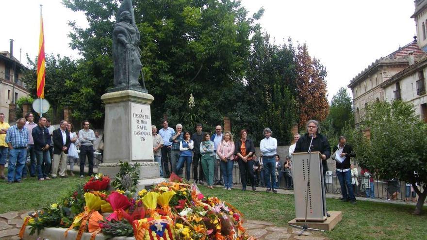 Ofrena floral de Moià de l&#039;any passat, amb Joan Tardà