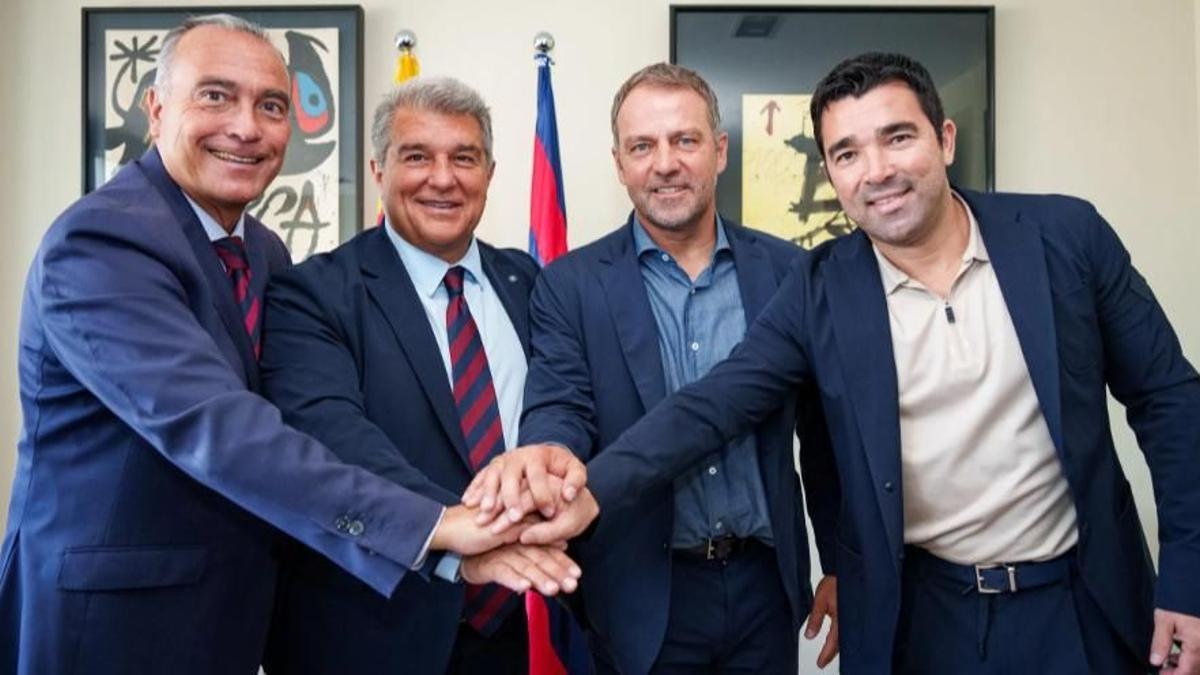 Yuste, vicepresidente deportivo, Laporta, Flick y Deco, director deportivo del Barça, en el despacho del presidente.