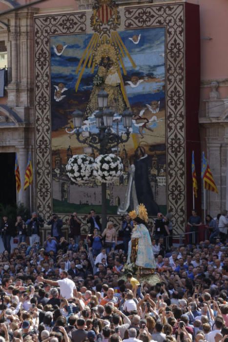 Día de la Virgen de los Desamparados: Traslado de la Mare de Déu