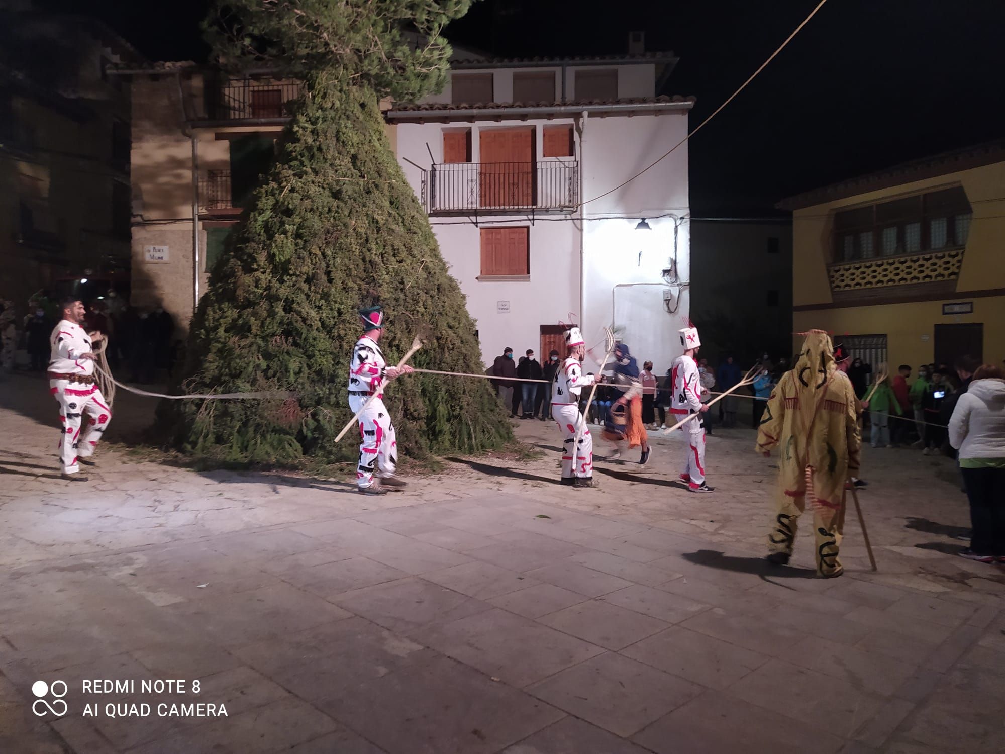 Las imágenes de la fiesta más rara de Sant Antoni en la Todolella, en octubre