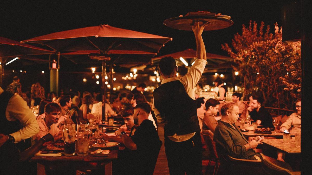 El verano no tiene fecha de caducidad en ROTO Ibiza.