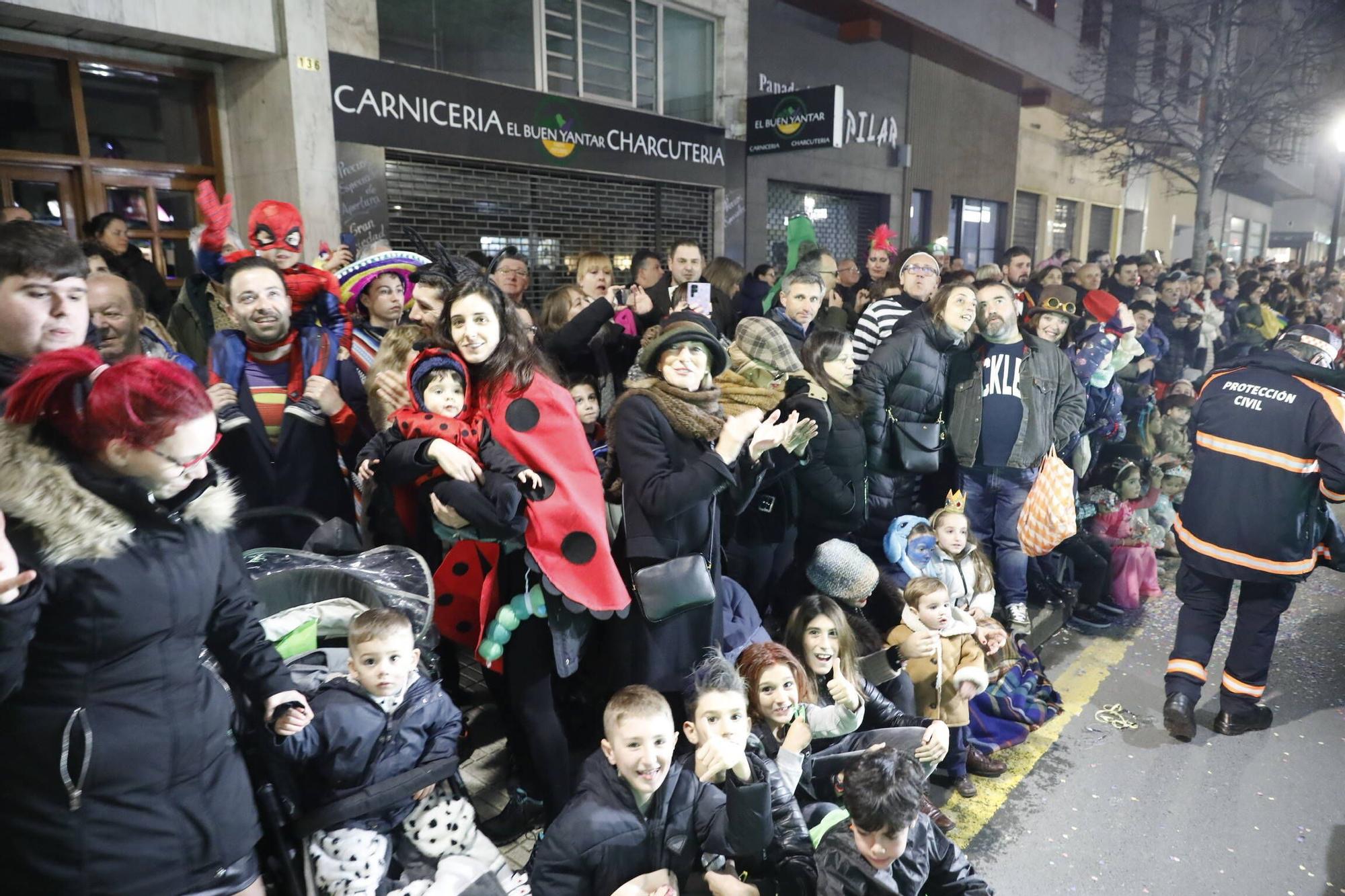 Así fue el multitudinario desfile del Antroxu de Gijón (en imágenes)