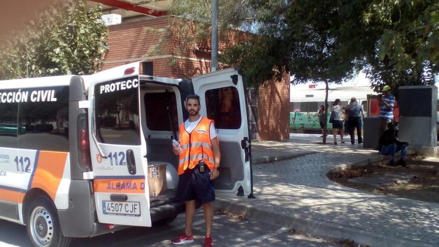 Protección Civil de Alhama auxilia a los pasajeros de Renfe en el tramo con Lorca