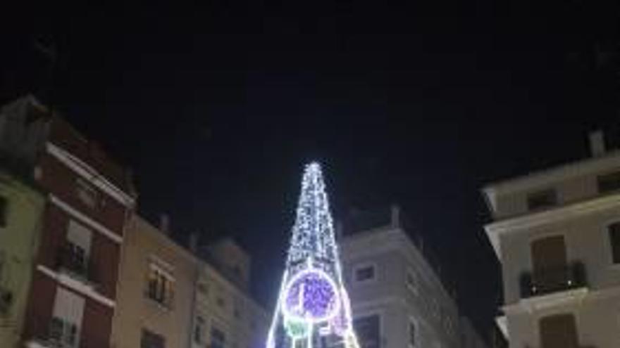 Árbol en Doctor Collado, uno de los que se pondrán en los barrios.