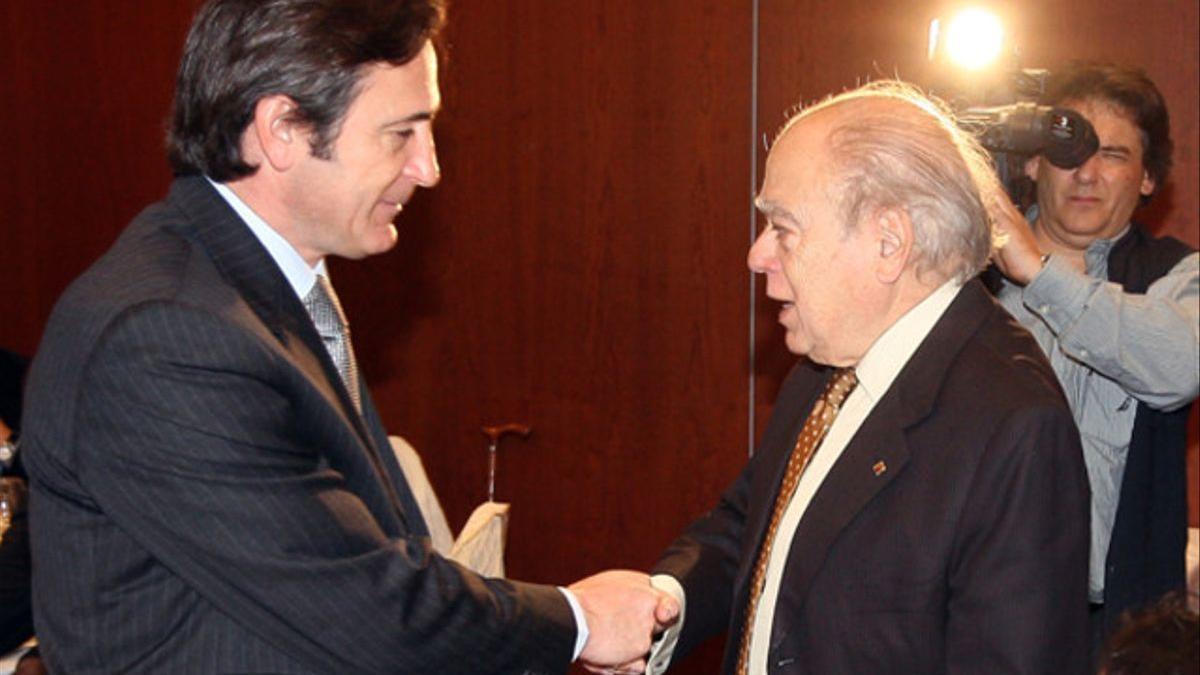 Jordi Pujol y su hijo Josep Pujol Ferrusola en una imagen de archivo en el Hotel Majestic en 2009.